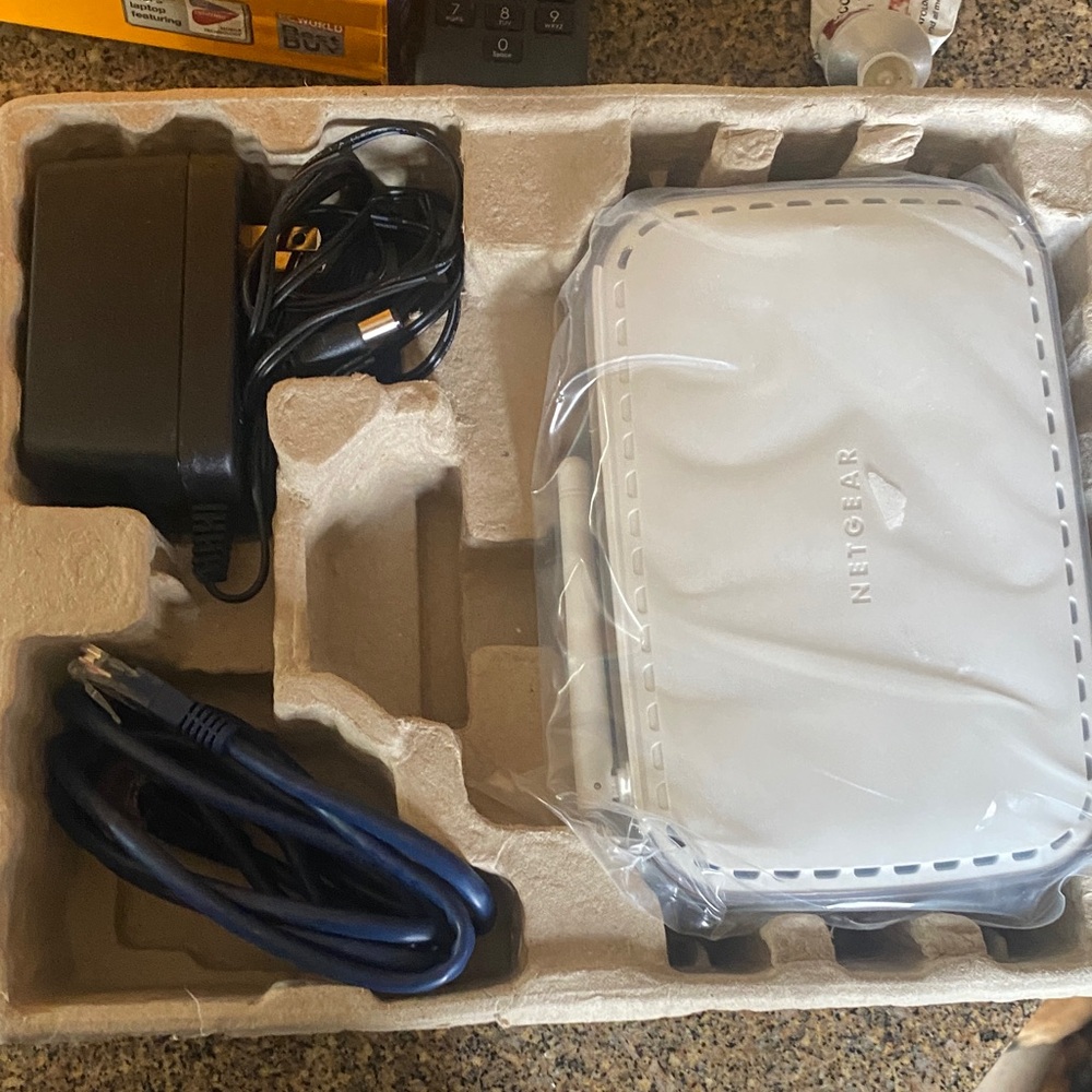NETGEAR Gray and White Wireless Router - Picture 2 of 6